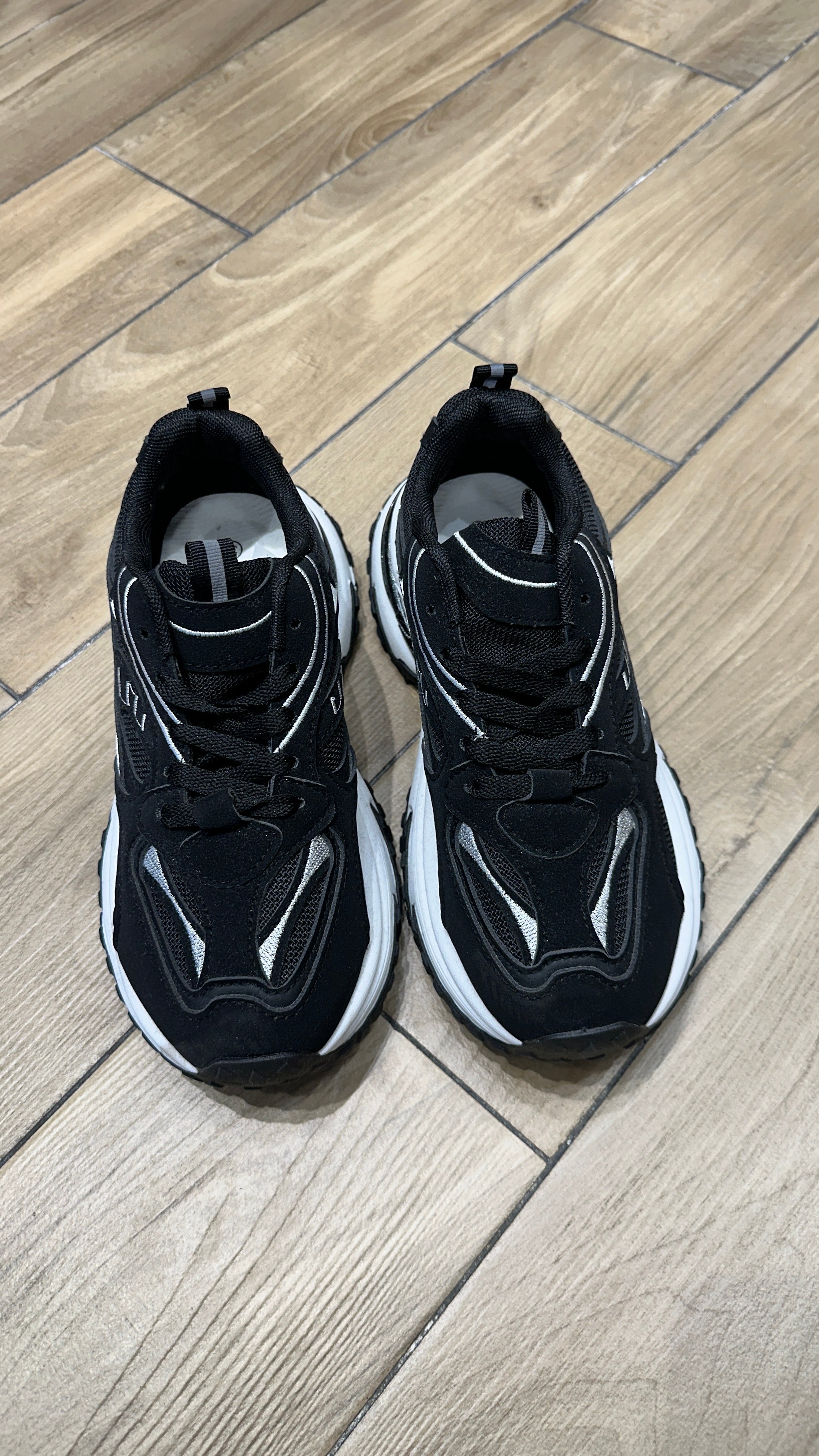 LEVH - Sneakers Beste - NERO